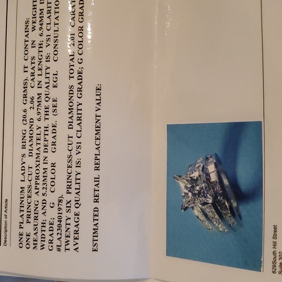 Platinum Total 4.07 Carats Diamond Ring - Picture 6 of 7